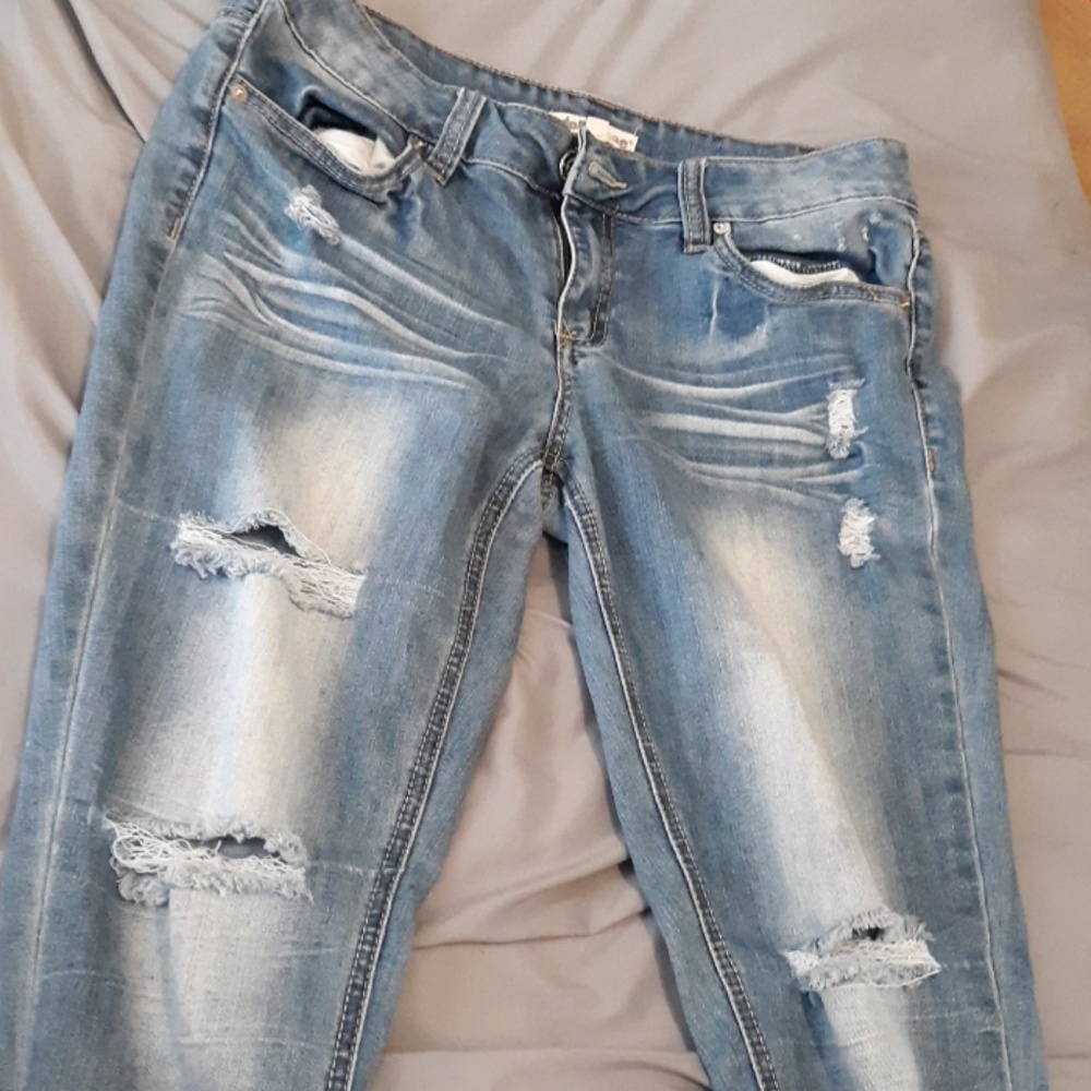 Dollhouse ripped jeans